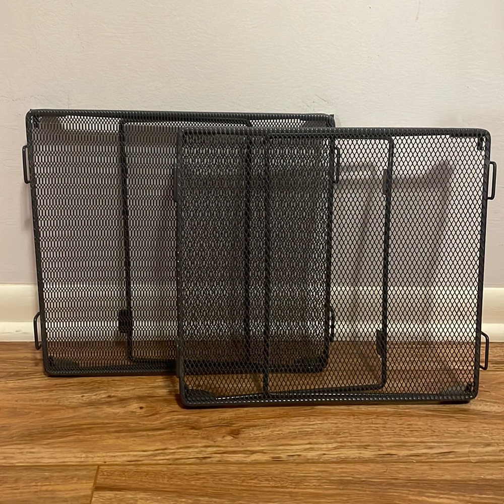 2 locker stands